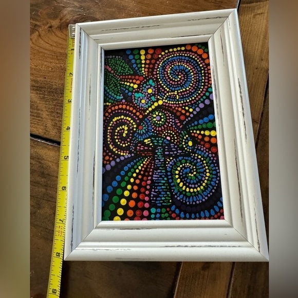 Adorable hand painted in dot mandala stryke mushrooms 🍄. Frame included - Picture 2 of 5